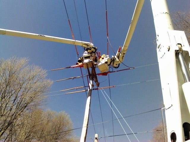 buckets-with-lineman-working